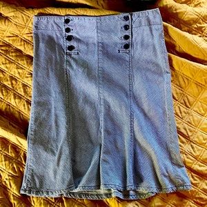 Delia’s blue denim skirt, sz 9/10. Falls just past knees. Buttons in front